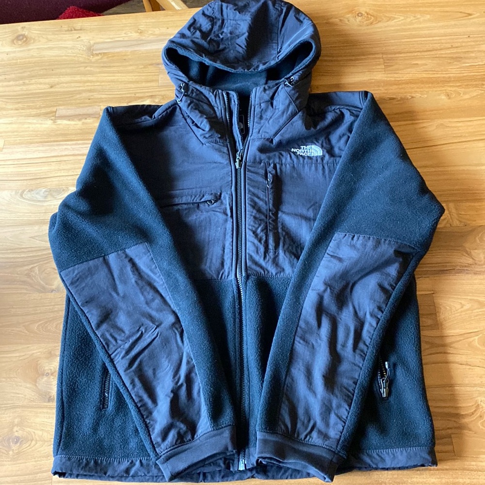 The North Face mens medium hooded polar fleece black coat
